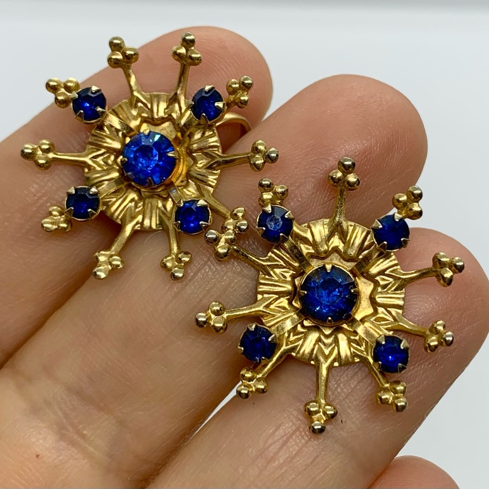 VTG ART DECO EARRINGS BLUE RHINESTONE GOLD TONE BURST SCREW BACK ETRUSCAN STYLE
